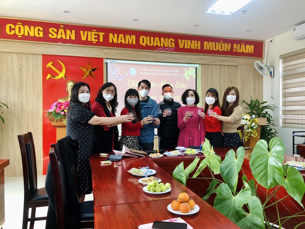 Gặp mặt, chúc Tết cán bộ, giáo viên, nhân viên nhà trường