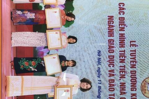 Trường Tiểu học Thành Công B vinh dự đón nhận Huân chương Lao động Hạng Ba