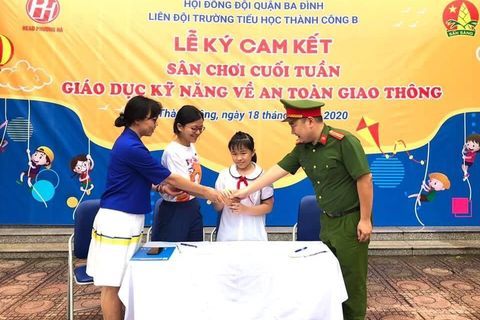 Lễ ký cam kết Sân chơi cuối tuần Giáo dục kỹ năng về ATGT năm học 2020 - 2021