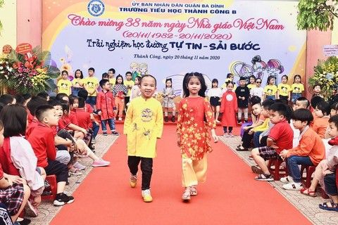 Trải nghiệm học đường "Tự tin - Sải bước" của học sinh lớp 1 trường Tiểu học Thành Công B