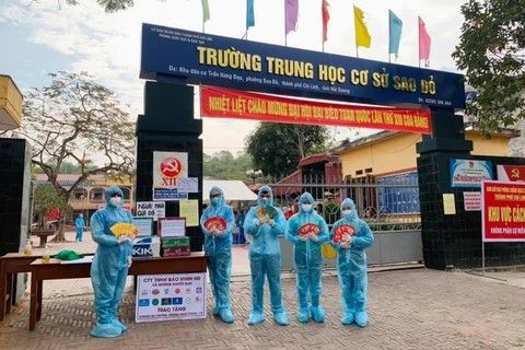 Hoạt động nhân đạo giữa mùa Covid của trường Tiểu học Thành Công B