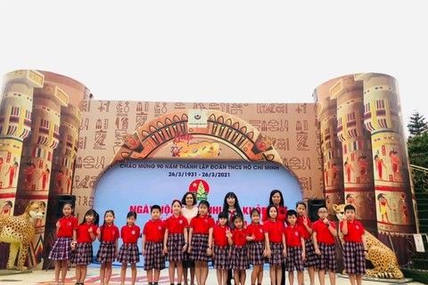 Trường Tiểu học Thành Công B tổ chức “Ngày hội Thiếu nhi vui khỏe – Tiến bước lên Đoàn” và kết nạp Đội viên cho học sinh lớp 3