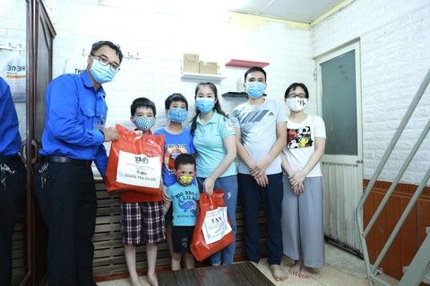 Ngàn yêu thương đến với những học sinh có hoàn cảnh khó khăn dịp Tết Trung thu