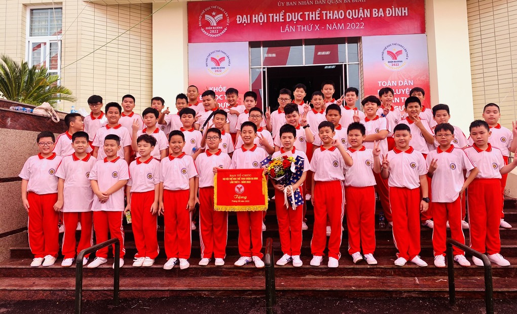 Học sinh trường Tiểu học Thành Công B tham gia diễu hành Khai mạc Đại hội Thể dục Thể thao quận Ba Đình lần thứ X năm 2022