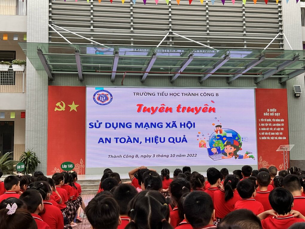 Buổi sinh hoạt đầu tuần thú vị với hoạt động tìm hiểu cách sử dụng mạng internet an toàn, hiệu quả của trường Tiểu học Thành Công B