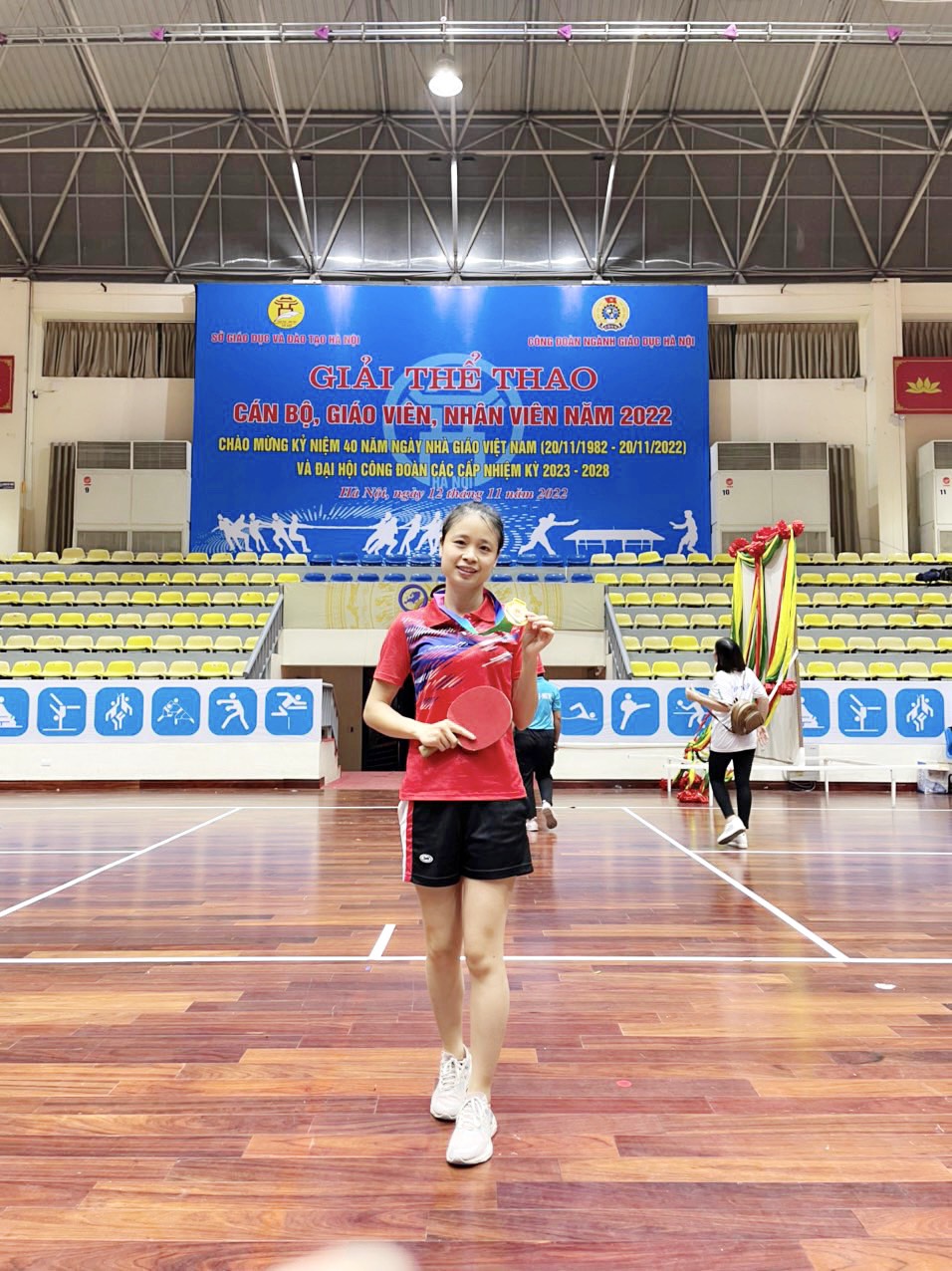 Chúc mừng cô giáo Vũ Mai Phượng đạt Huy chương Vàng môn Bóng bàn  tại Giải thể thao cán bộ, giáo viên, nhân viên ngành GDĐT cấp Thành phố năm 2022