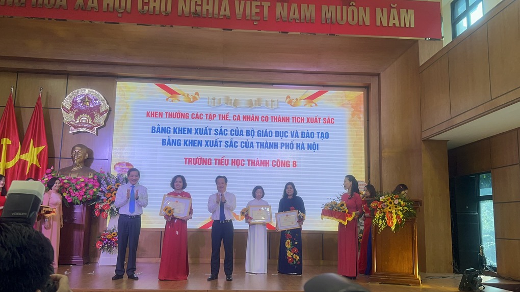 Trường Tiểu học Thành Công B vinh dự nhận hai Bằng khen xuất sắc