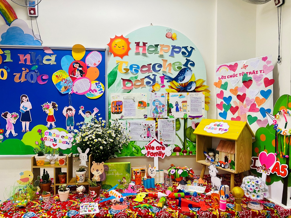 Sôi nổi cuộc thi “Góc sáng tạo” chào mừng ngày 20 - 11 của thầy trò trường Tiểu học Thành Công B