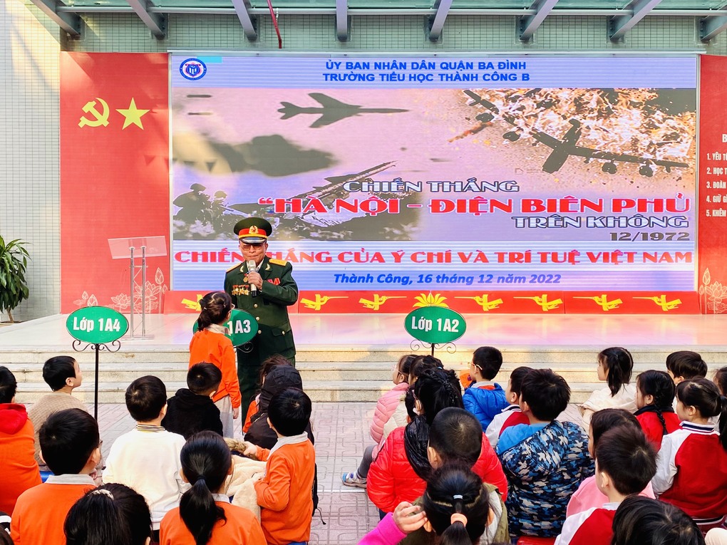 Giao lưu, nghe nói chuyện về chiến thắng Điện Biên Phủ trên không