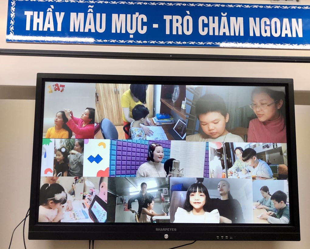 Những khúc hát hay tặng mẹ của các bạn nhỏ Khối 1 trường Tiểu học Thành Công B