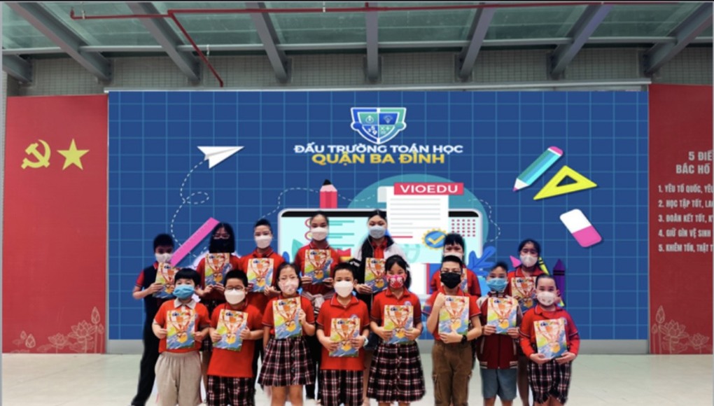 Tuyên dương khen thưởng học sinh đạt giải cao cuộc thi Đấu trường Toán học năm học 2021-2022