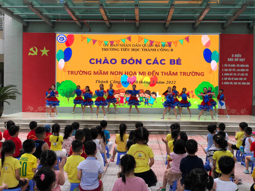 Giao lưu, trải nghiệm của học sinh Trường mầm non Họa Mi  tại trường Tiểu học Thành Công B