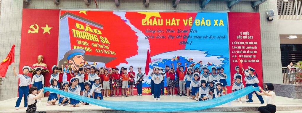 “Cháu hát về đảo xa” ca khúc măng non của các bạn lớp 1 trường Tiểu học Thành Công B