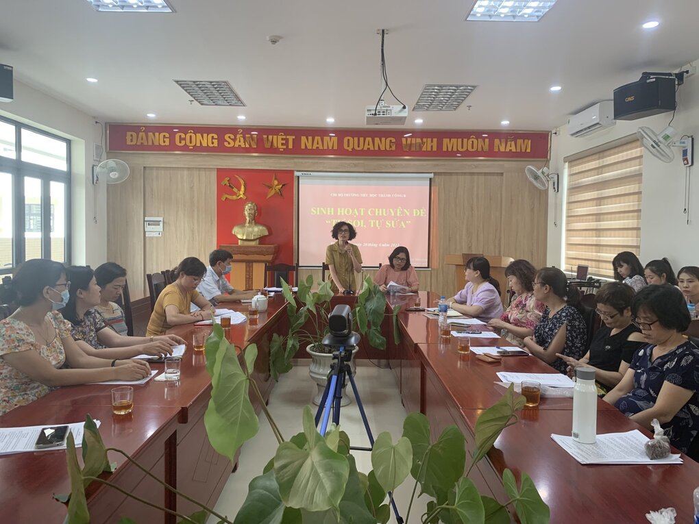 Sinh hoạt chuyên đề “Tự soi – tự sửa” tại Chi bộ trường Tiểu học Thành Công B