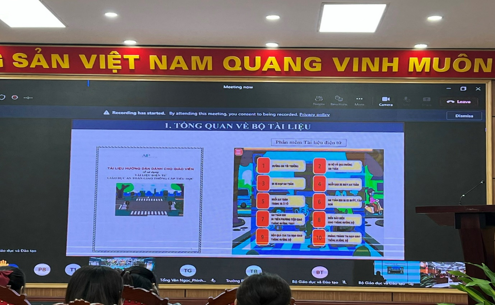 Đại diện giáo viên trường Tiểu học Thành Công B tham dự tập huấn “Tài liệu điện tử giáo dục an toàn giao thông” dành cho học sinh tiểu học