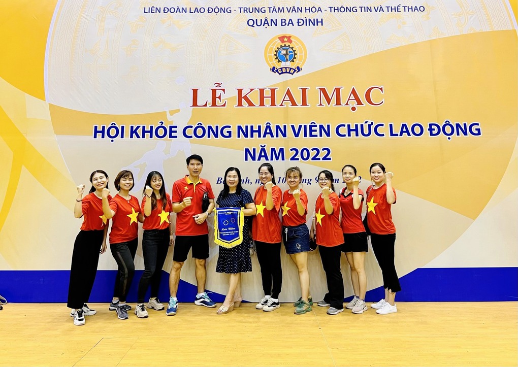 Giáo viên trường Tiểu học Thành Công B sôi nổi tham gia Hội khoẻ công nhân viên chức lao động quận Ba Đình năm 2022