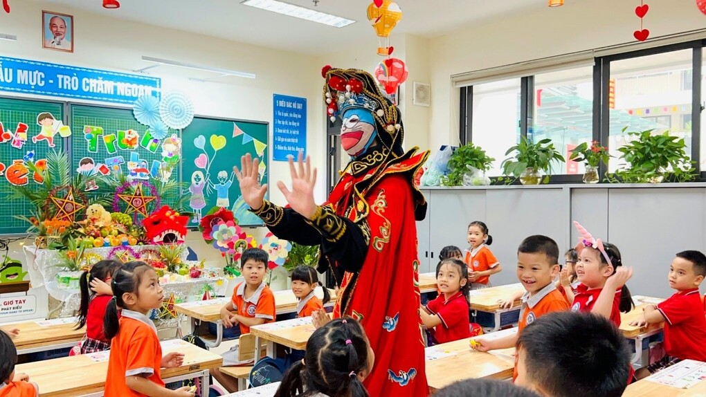 Tết Trung thu sẻ chia yêu thương của các bạn nhỏ lớp 1A4 trường Tiểu học Thành Công B