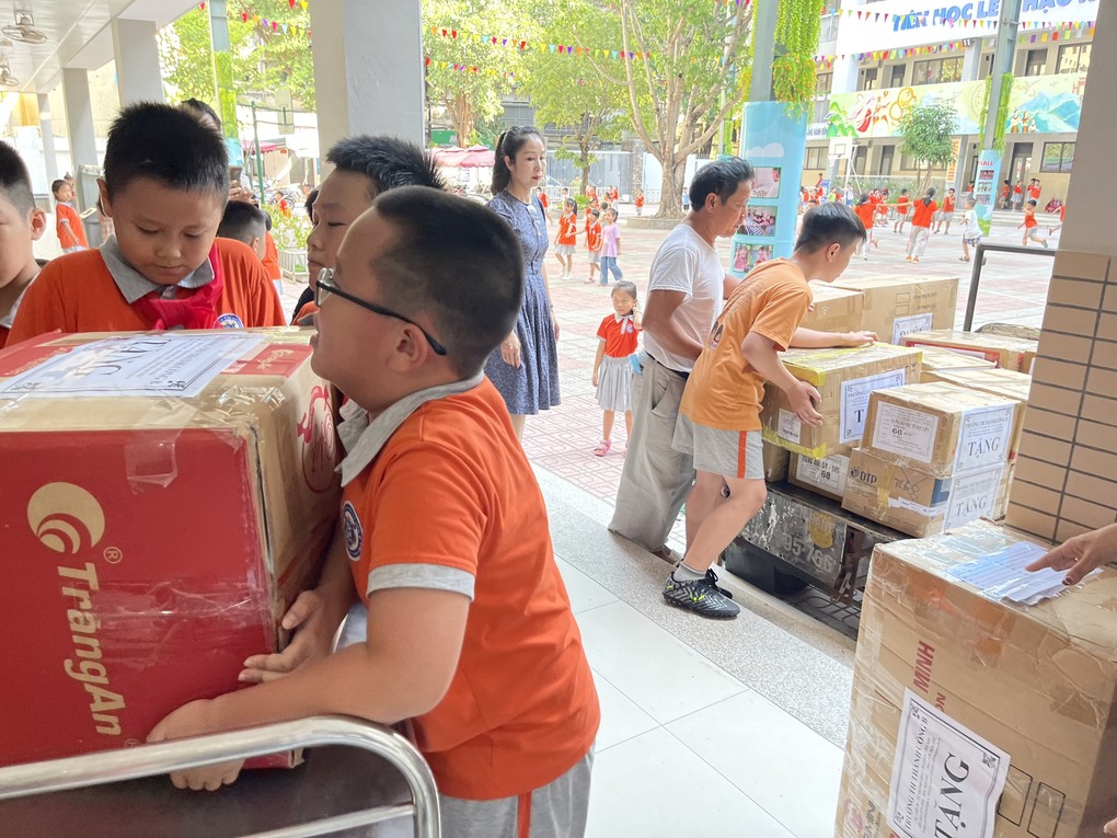 Học sinh trường TH Thành Công B lan tỏa yêu thương đến với các bạn học sinh có hoàn cảnh khó khăn