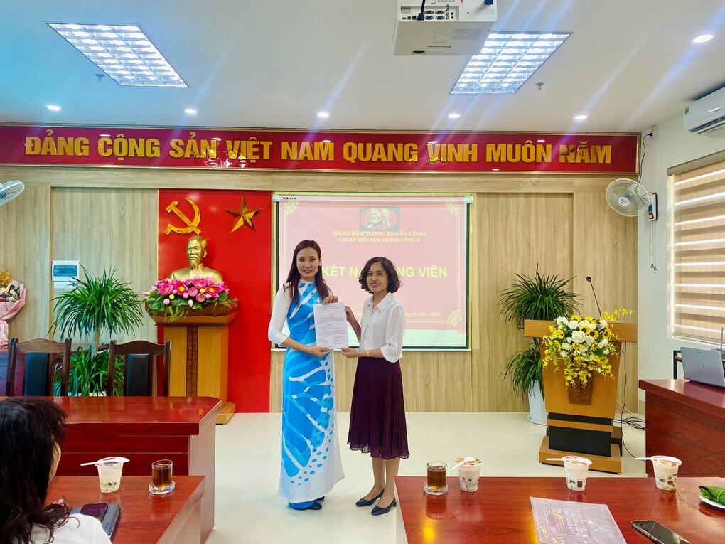 Lễ Kết nạp Đảng viên mới của Chi bộ trường TH Thành Công B