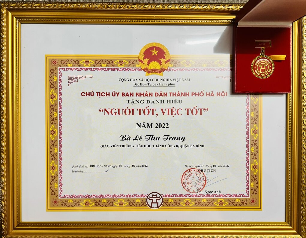 Cô giáo Lê Thu Trang được trao tặng danh hiệu “Người tốt – Việc tốt” cấp Thành phố