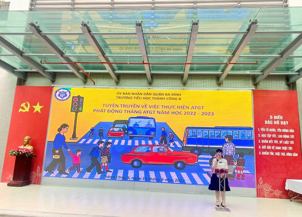 Trường Tiểu học Thành Công B kí cam kết “Thực hiện ATGT-An ninh trường học”’