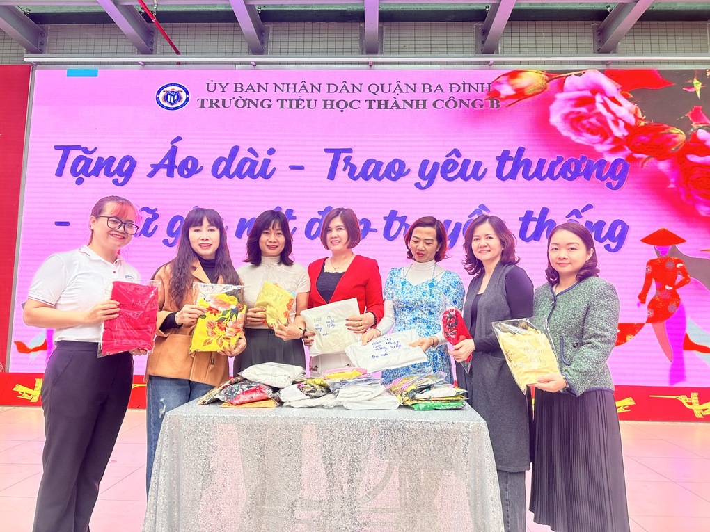 Công đoàn trường Tiểu học Thành Công B nhiệt tình tham gia chương trình “Tặng Áo dài – Trao yêu thương – Giữ gìn nét đẹp truyền thống”