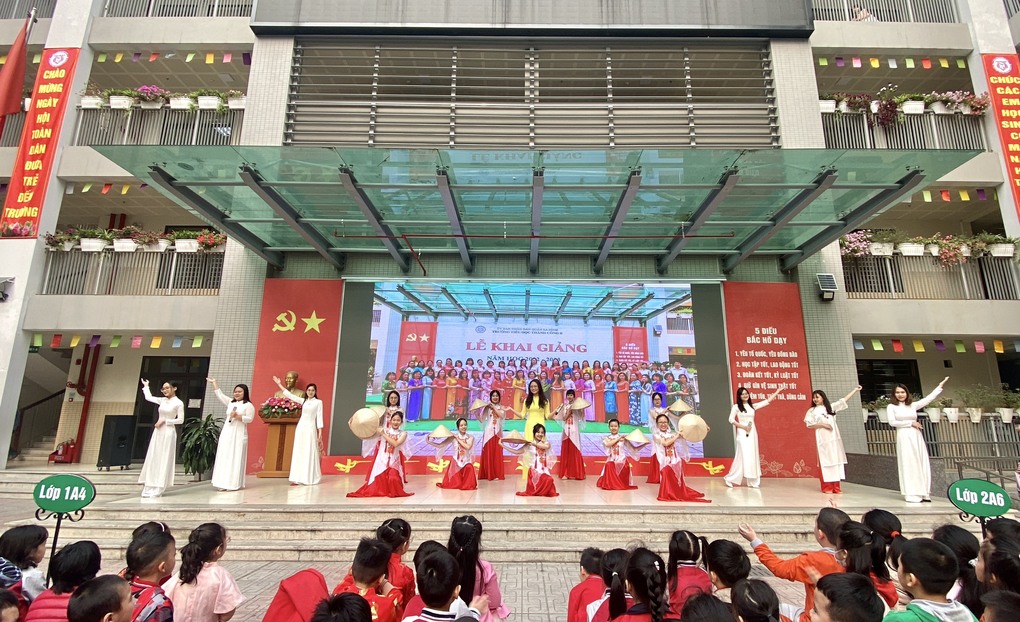 Tôn vinh phái đẹp trong dịp kỉ niệm Ngày Quốc tế Phụ nữ 8/3