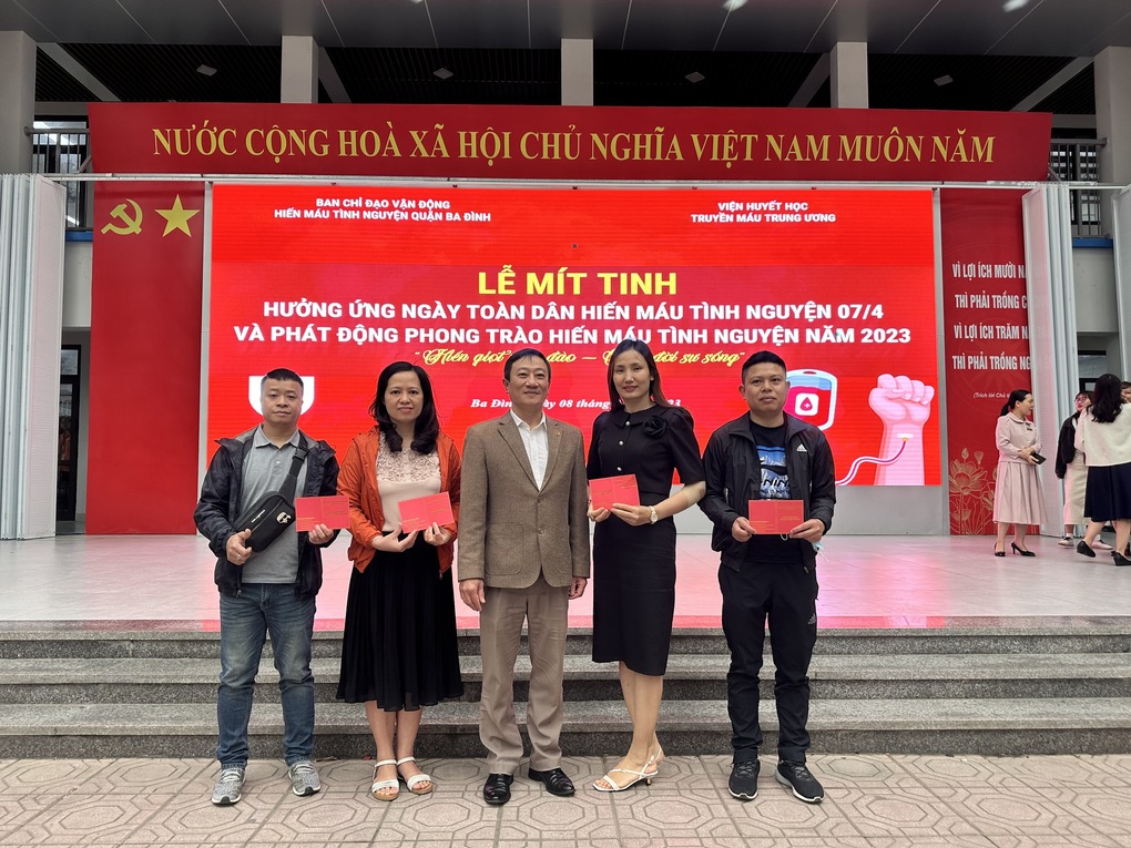 Trường Tiểu học Thành Công B nhiệt tình tham gia Ngày hội hiến máu tình nguyện khối CB – VC – NLĐ khối trường học năm 2023