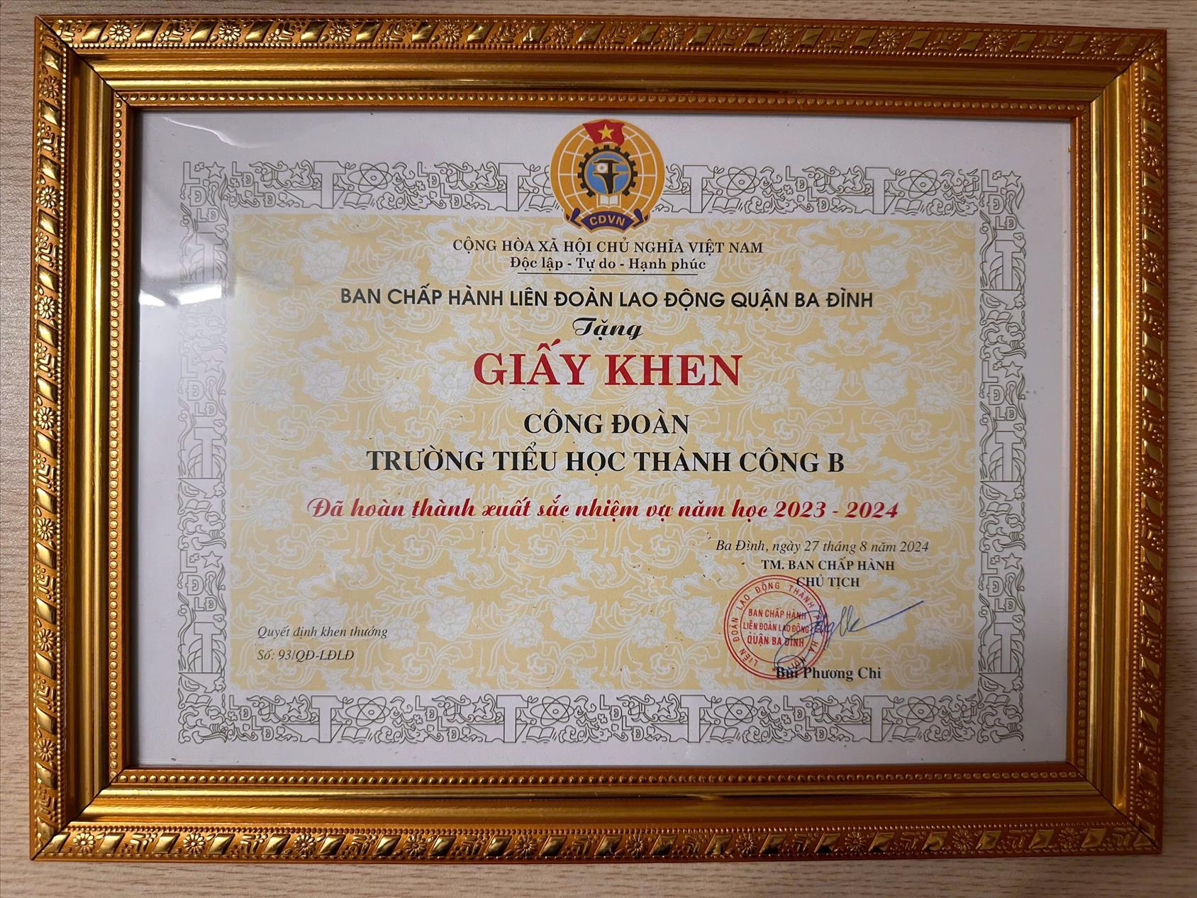 Công đoàn trường Tiểu học Thành Công B nhận Giấy khen "Hoàn thành xuất sắc nhiệm vụ"