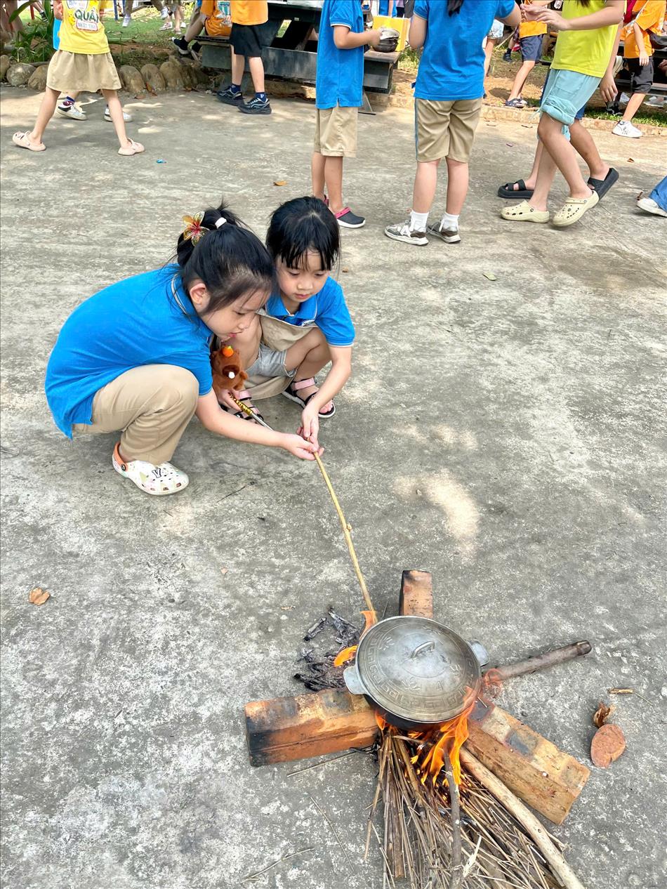 Hoạt động tham quan trải nghiệm của học sinh trường Tiểu học Thành Công B