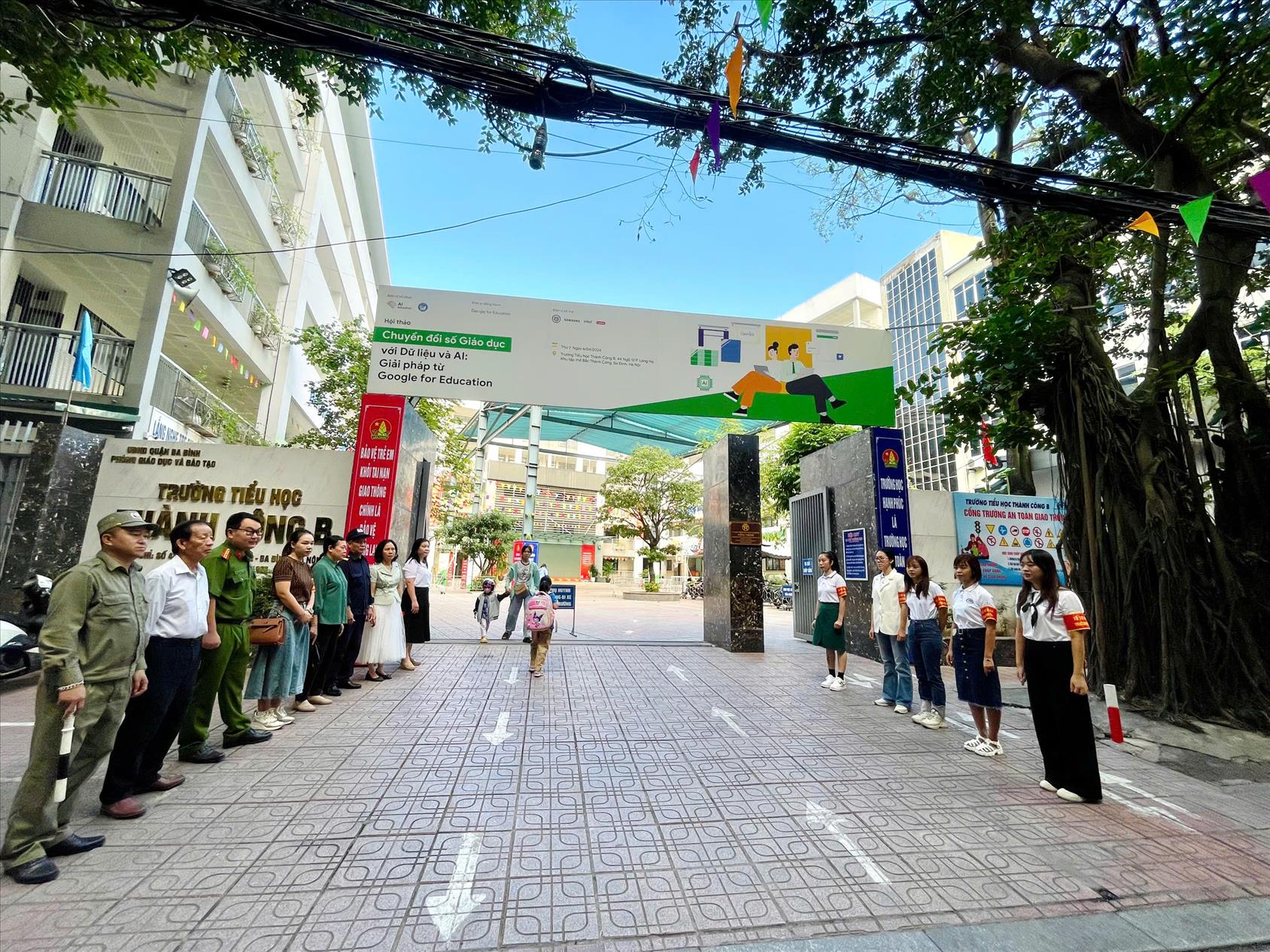 “Cổng trường an toàn giao thông” tại Tiểu học Thành Công B