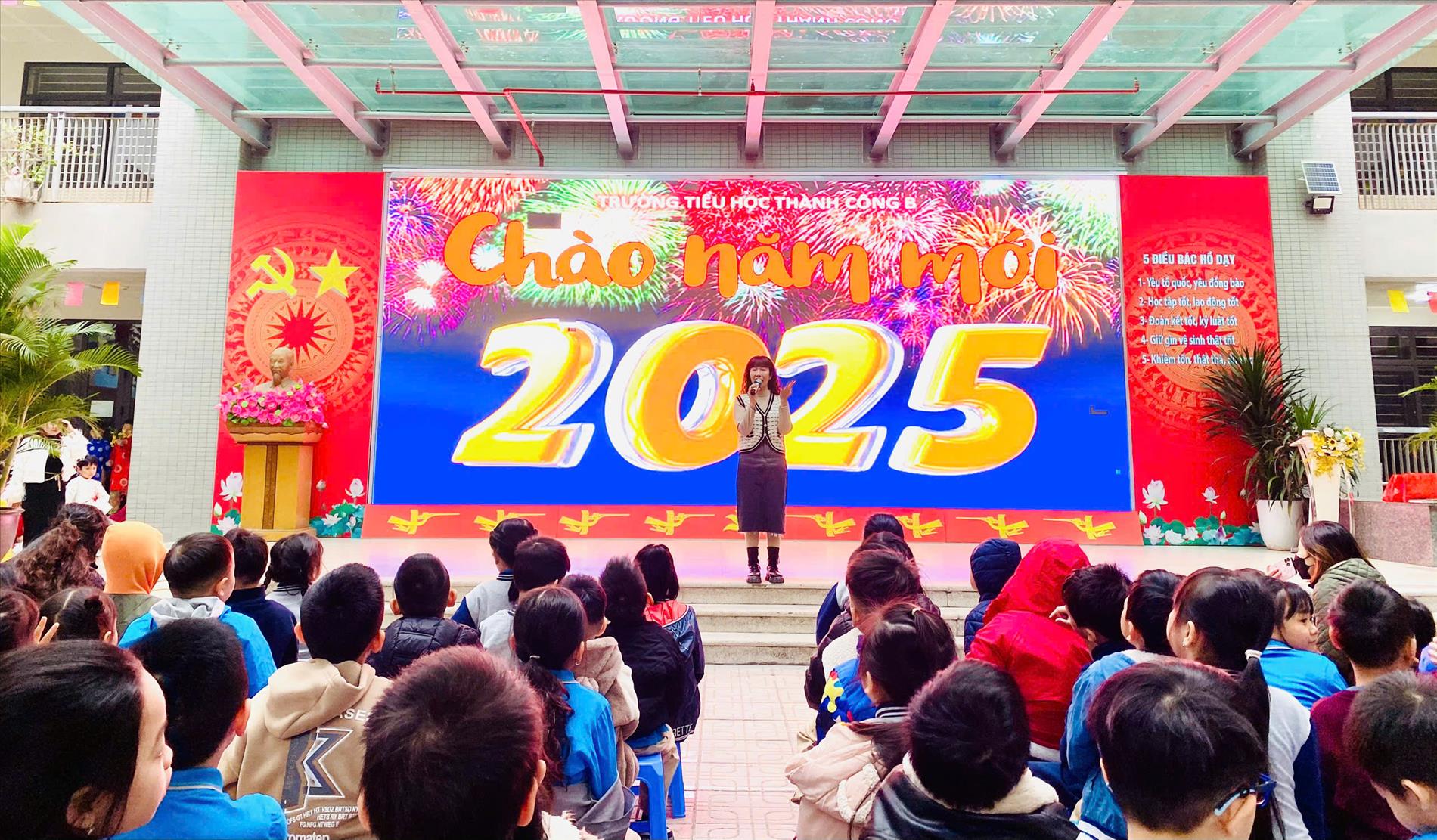 Chào năm mới 2025 – Sinh hoạt đầu tuần sôi động tại trường Tiểu học Thành Công B