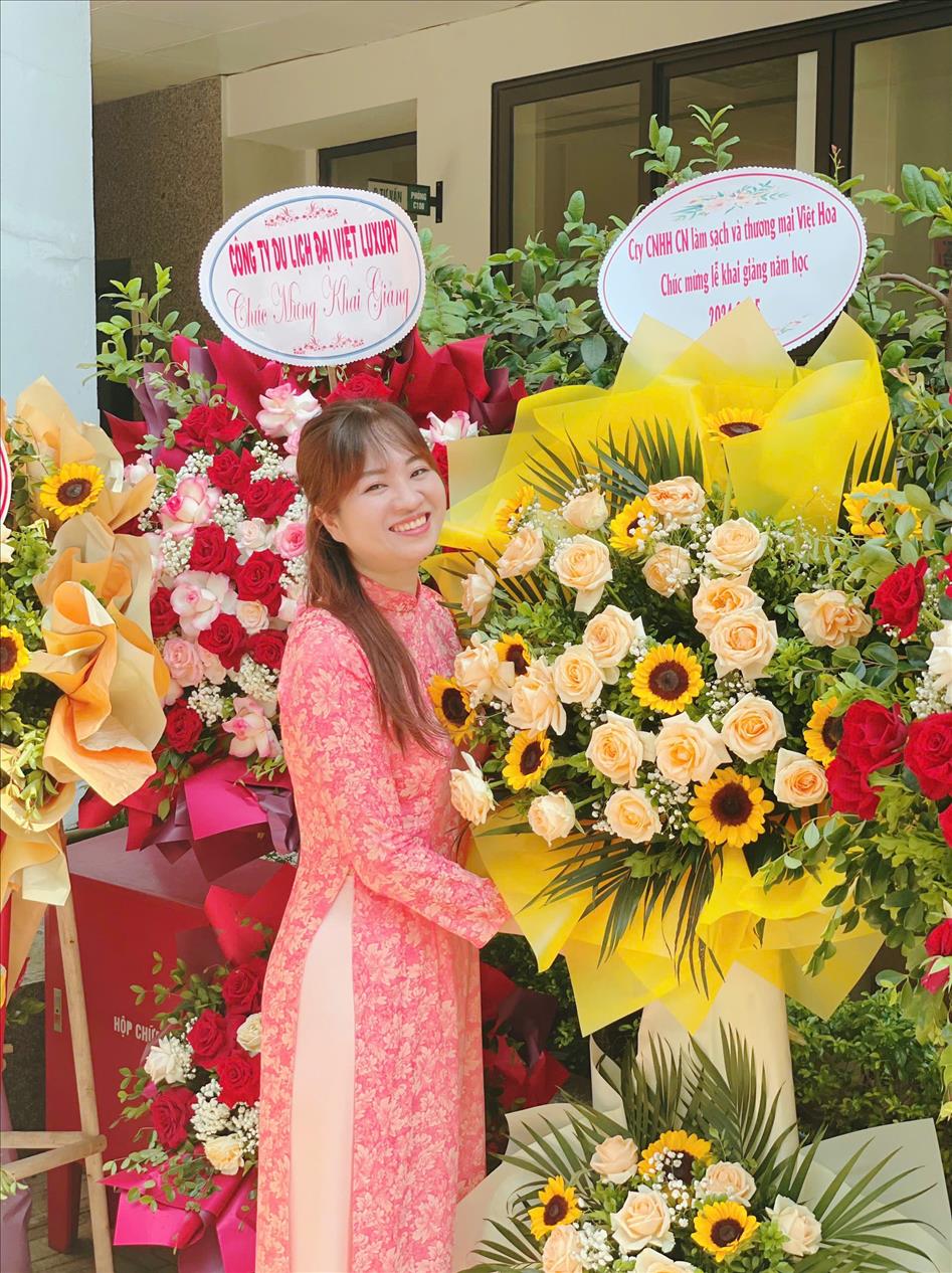 Đồng chí Đào Ngọc Yến nhận Giấy khen của Ban chấp hành Đoàn Thanh niên Cộng sản Hồ Chí Minh quận Ba Đình