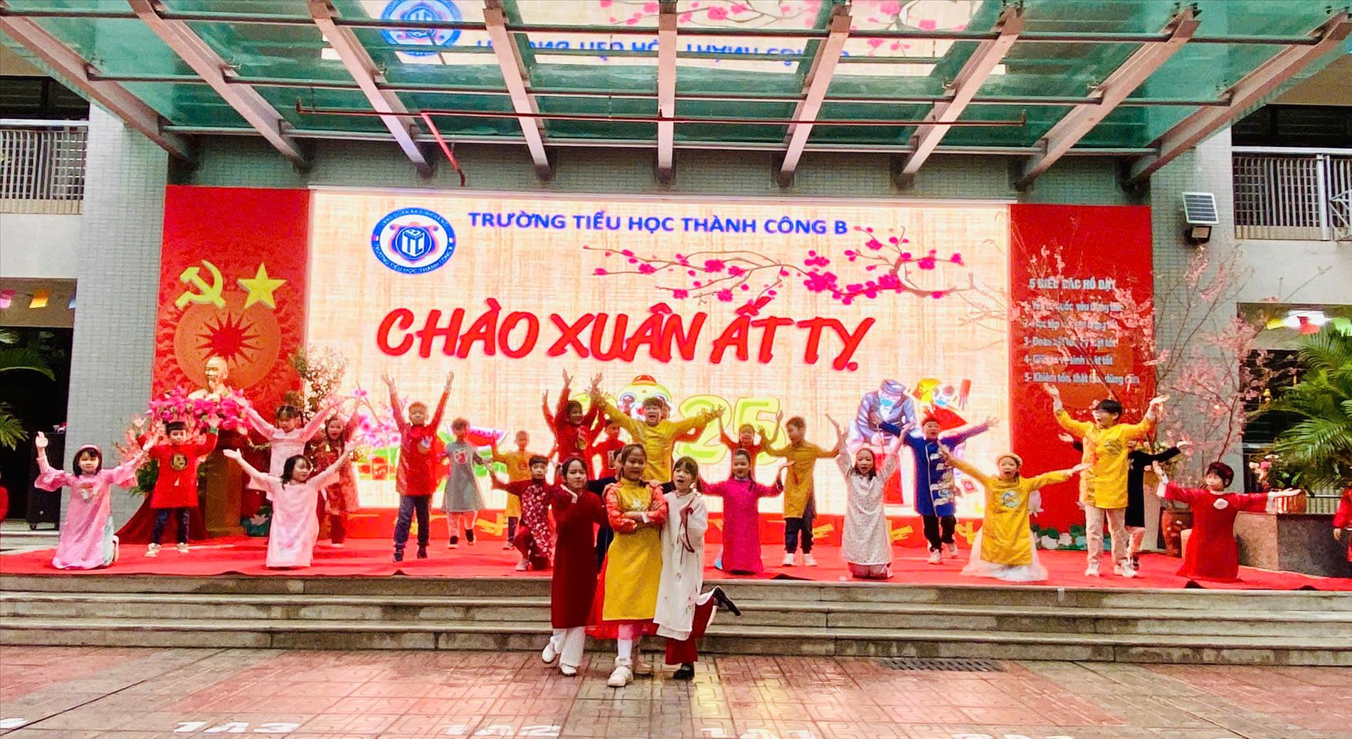 Trường Tiểu học Thành Công B gửi lời chúc Tết Ất Tỵ 2025 tới học sinh và gia đình