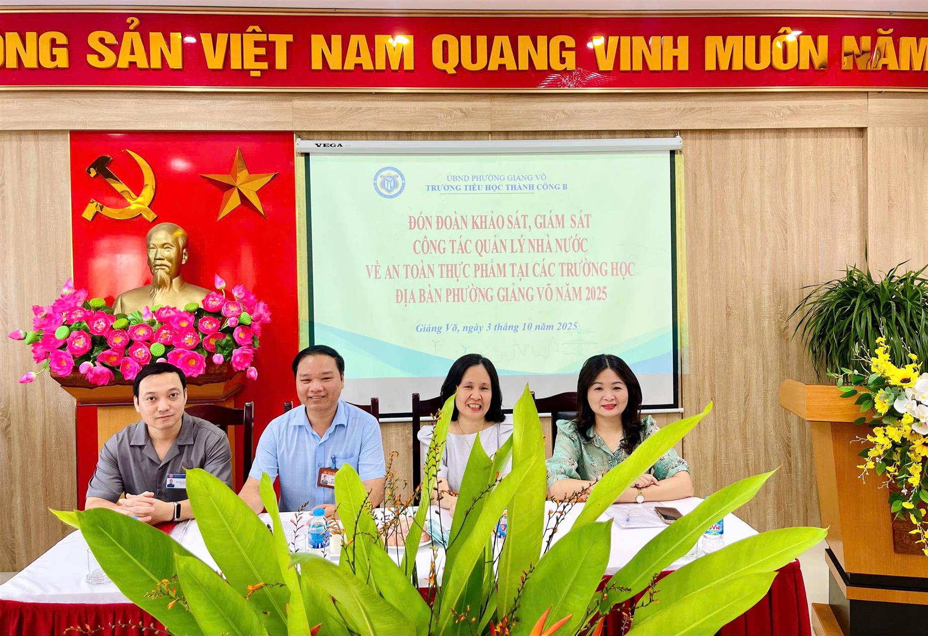 Trường Tiểu học Thành Công B đón Đoàn giám sát công tác an toàn vệ sinh thực phẩm