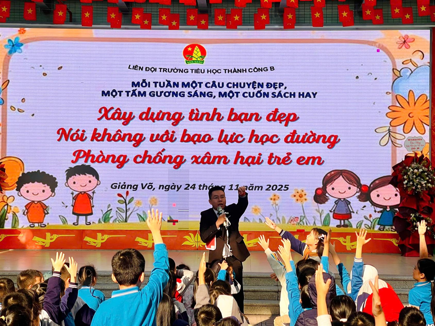 Sinh hoạt dưới cờ: Xây dựng tình bạn đẹp – Lan tỏa giá trị yêu thương