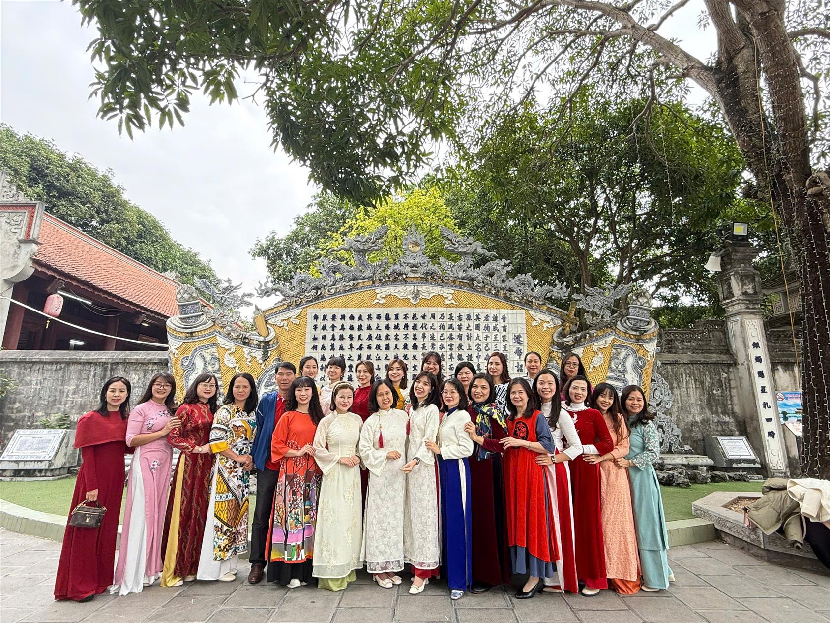 CHI BỘ TRƯỜNG TIỂU HỌC THÀNH CÔNG B  HÀNH TRÌNH VỀ NGUỒN TẠI ĐỀN ĐÔ – LAN TỎA GIÁ TRỊ DI SẢN, NÂNG CAO CHẤT LƯỢNG SINH HOẠT CHI BỘ