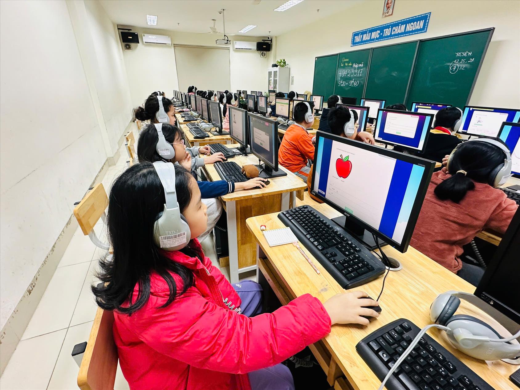 Học sinh Tiểu học Thành Công B hào hứng tham gia Đấu trường Toán học & Tiếng Anh, quyết tâm chinh phục thử thách vòng cấp trường