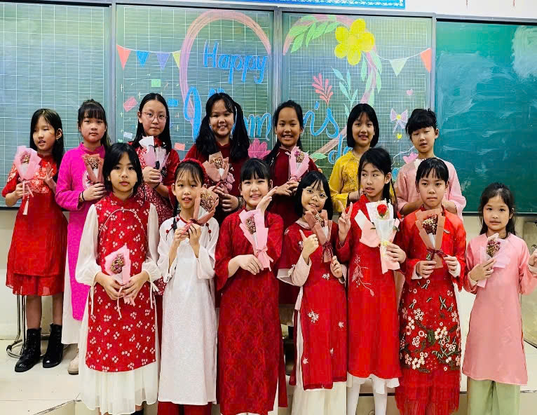 Trao yêu thương, gửi nụ cười – niềm vui ngày 8/3 của lớp 4A3 trường Tiểu học Thành Công B