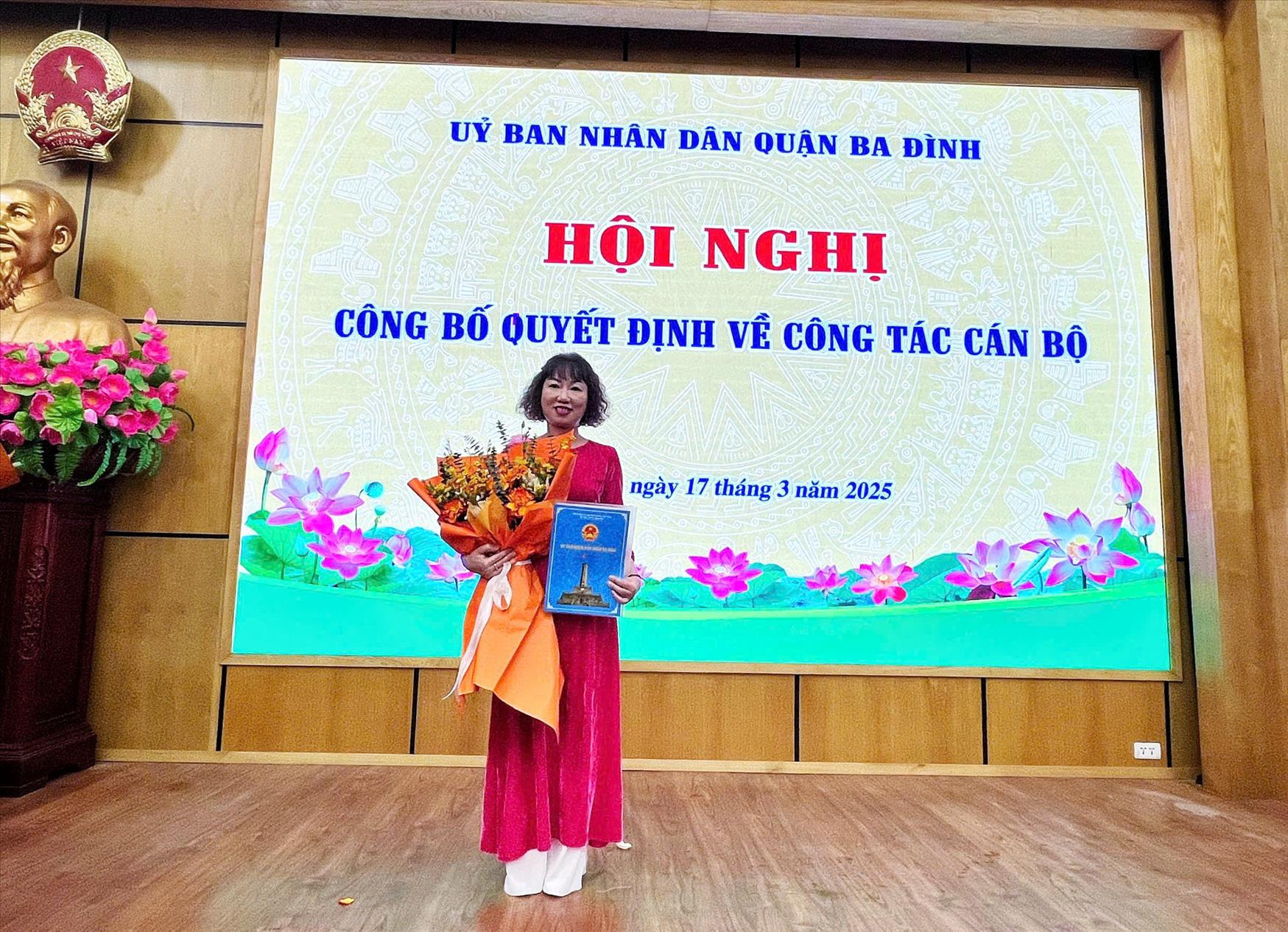 Chúc mừng cô giáo Nguyễn Linh Chi nhận Quyết định bổ nhiệm chức vụ Phó Hiệu trưởng Trường Tiểu học Thành Công A