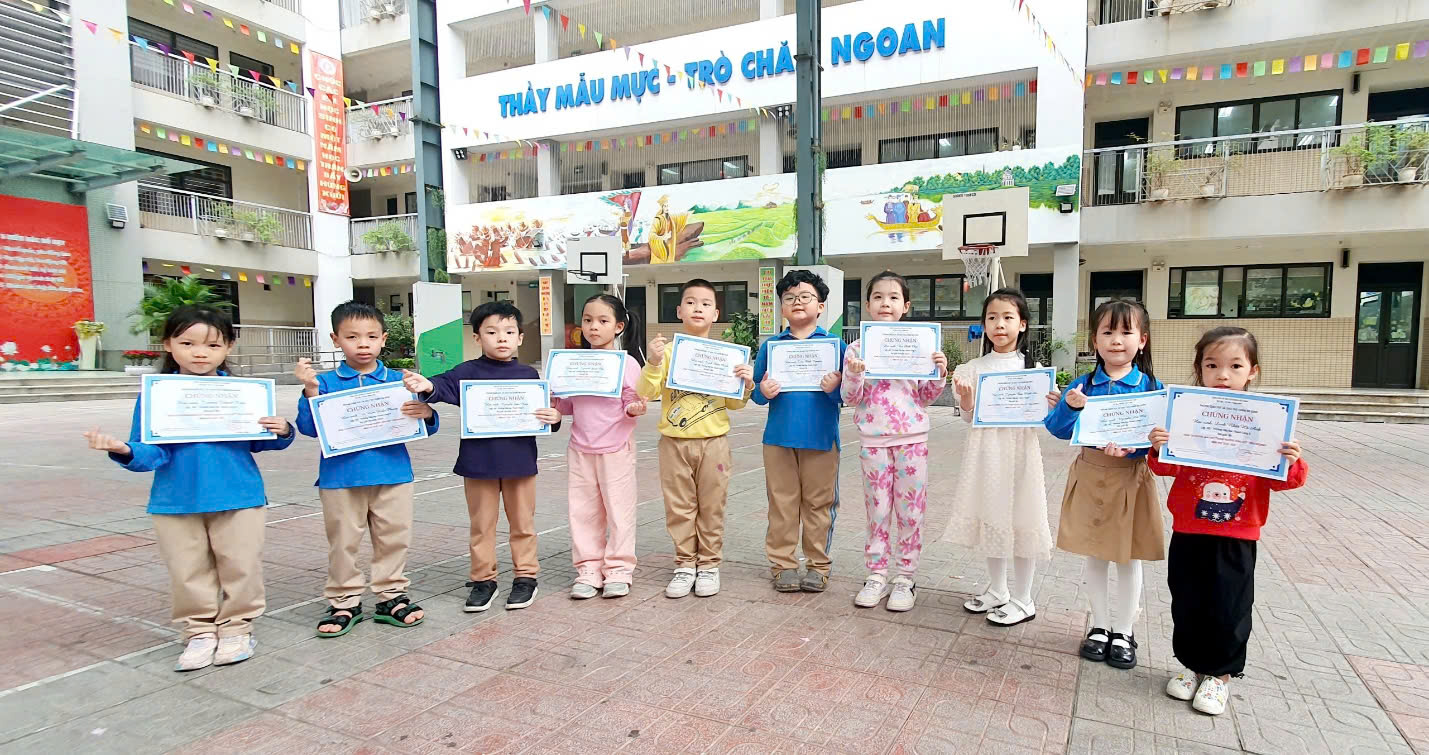 Học sinh lớp 1A5 trường Tiểu học Thành Công B đạt nhiều thành tích tại sân chơi “Trạng Nguyên Tiếng Việt” năm học 2024-2025