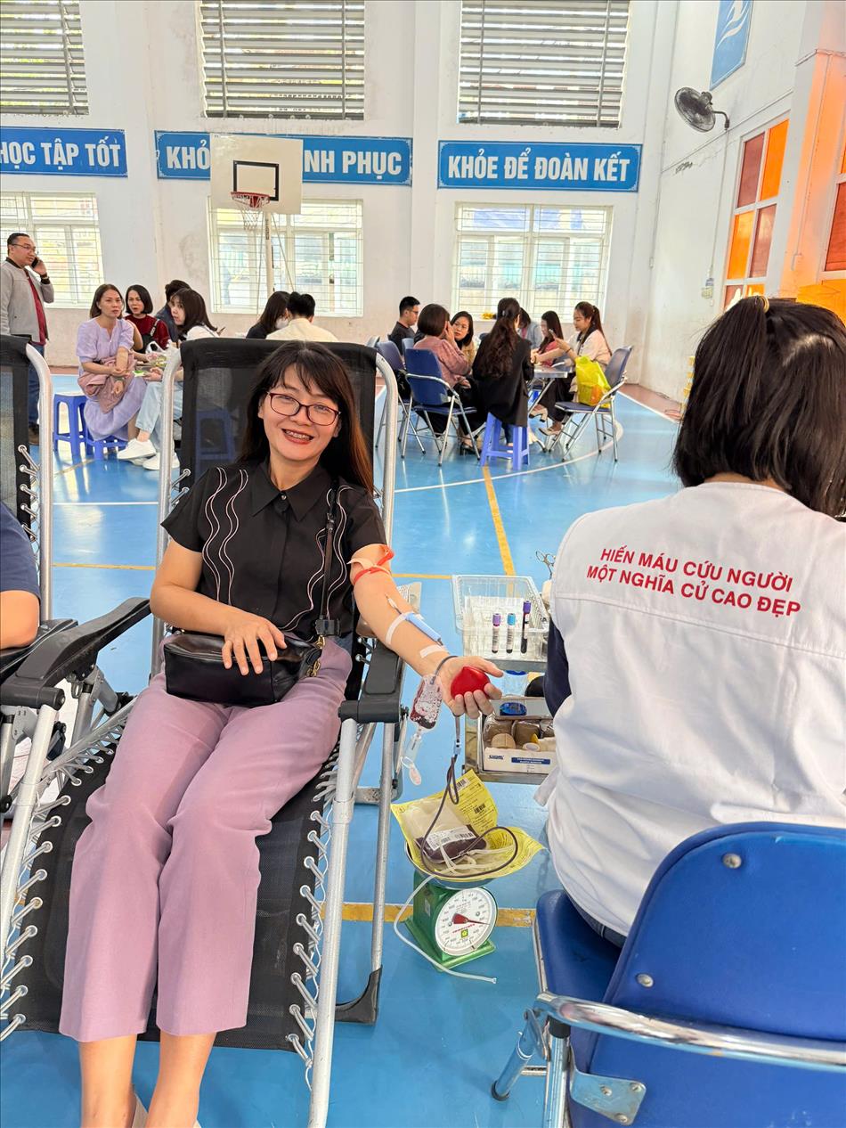 Giọt máu nghĩa tình - Công đoàn trường Tiểu học Thành Công B chung tay vì cộng đồng