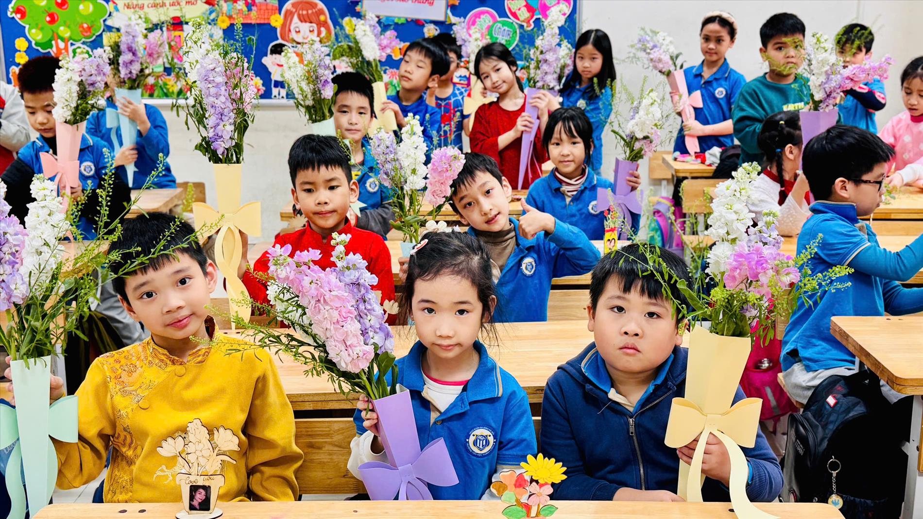 Hoạt động chào mừng ngày 8/3 của lớp 2A5: Món quà yêu thương