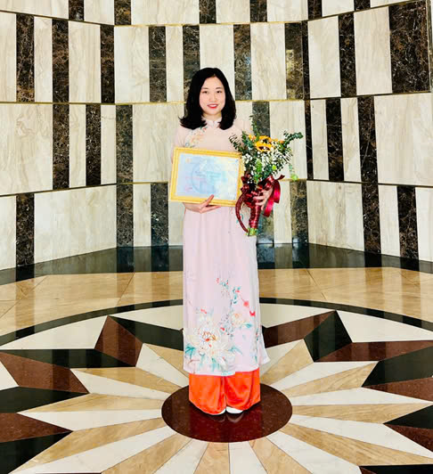 Nhà giáo Ba Đình tâm huyết, sáng tạo năm 2025: Cô giáo Ngô Bích Hạnh - Từ trái tim yêu nghề đến vinh quang nghề giáo