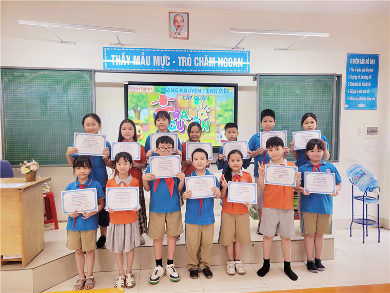 Bùng nổ thành tích: Lớp học có tới 11 học sinh đạt giải Trạng Nguyên cấp Thành phố