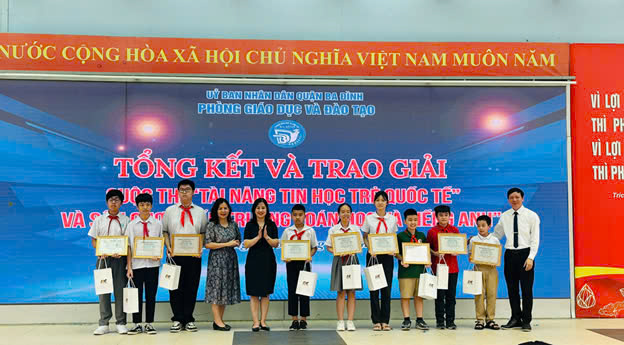 Trường Tiểu học Thành Công B – Rạng danh tại Lễ vinh danh học sinh xuất sắc cấp quận