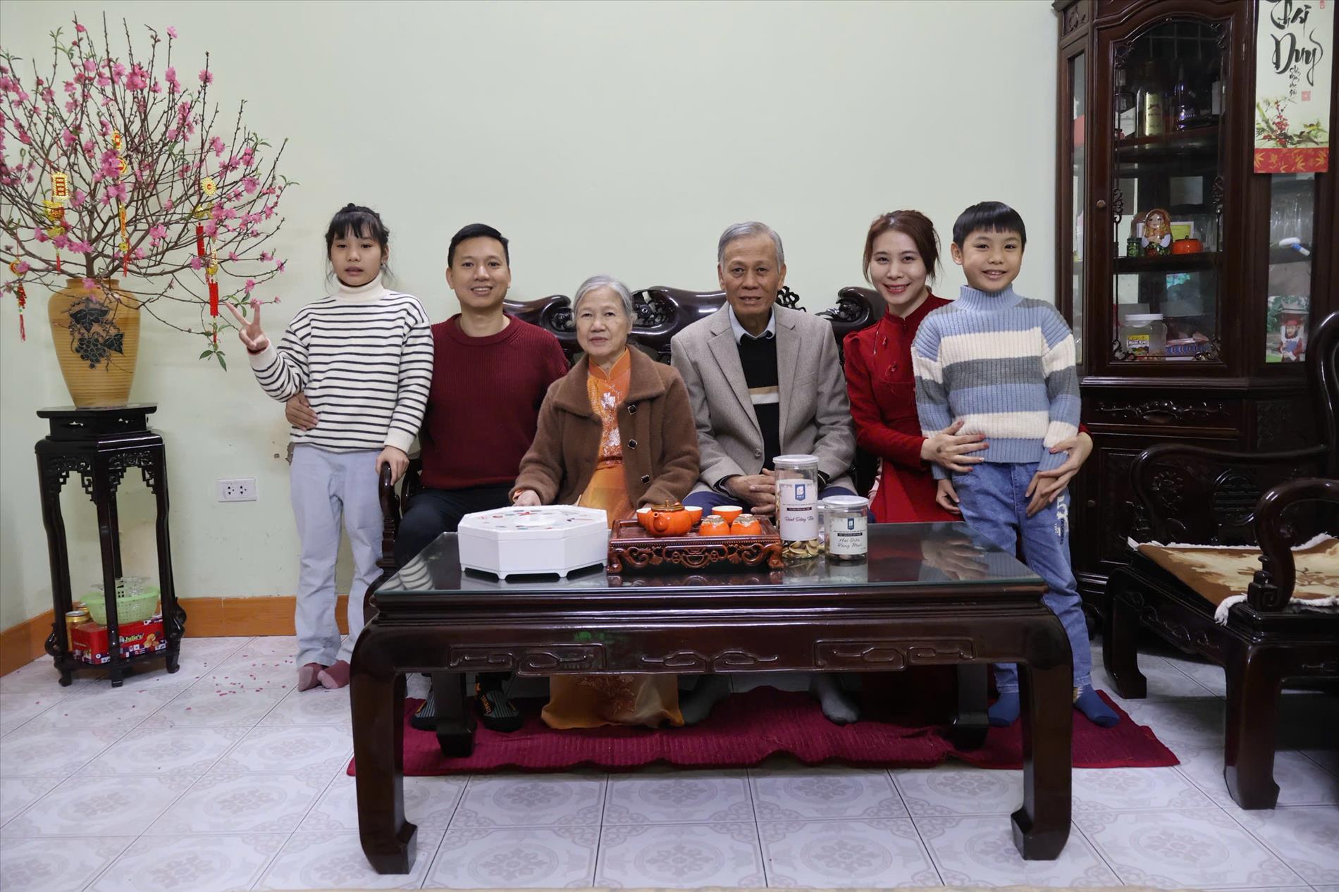 Gia đình cô giáo Nguyễn Hồng Ngọc –Tấm gương sáng của gia đình nhà giáo tiêu biểu