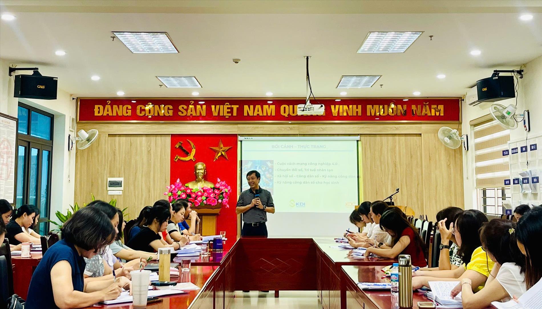 Tập huấn bồi dưỡng chuyên môn: Triển khai giáo dục kĩ năng công dân số