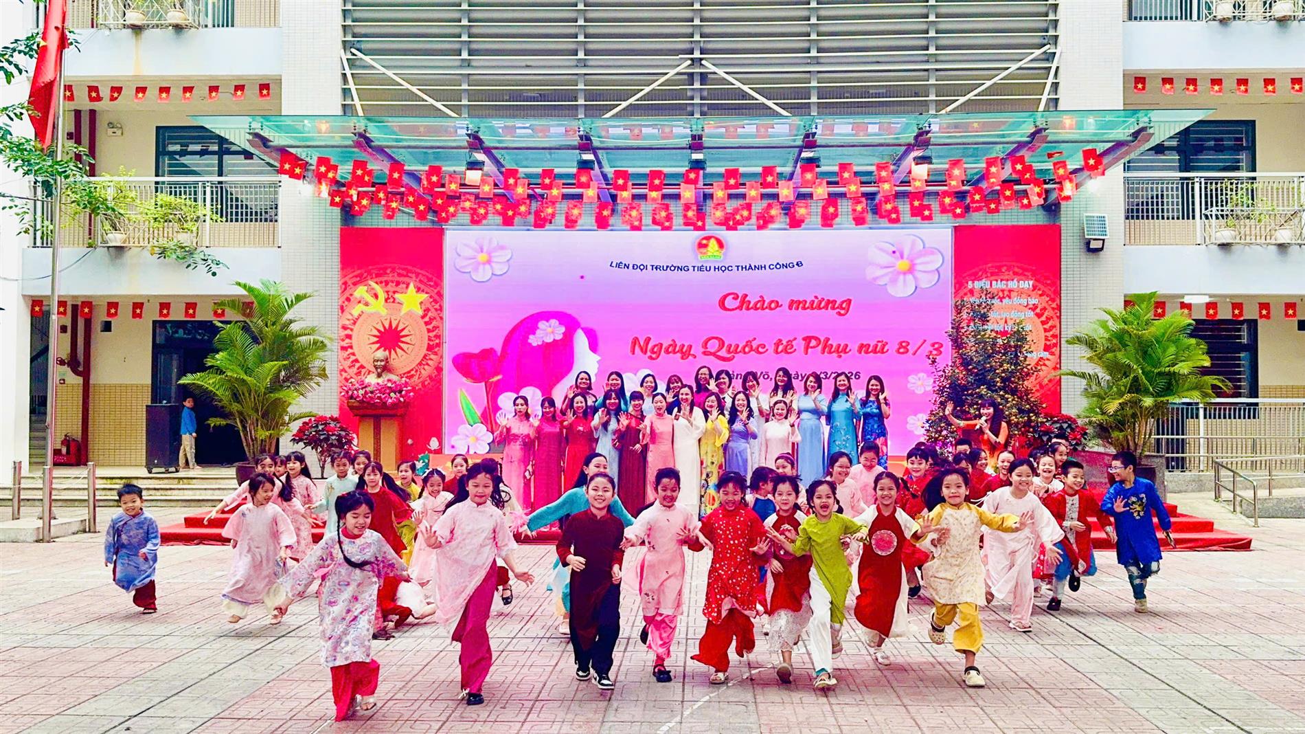 TƯNG BỪNG HOẠT ĐỘNG CHÀO MỪNG NGÀY QUỐC TẾ PHỤ NỮ 8/3 TRONG HỌC SINH TOÀN TRƯỜNG TIỂU HỌC THÀNH CÔNG B