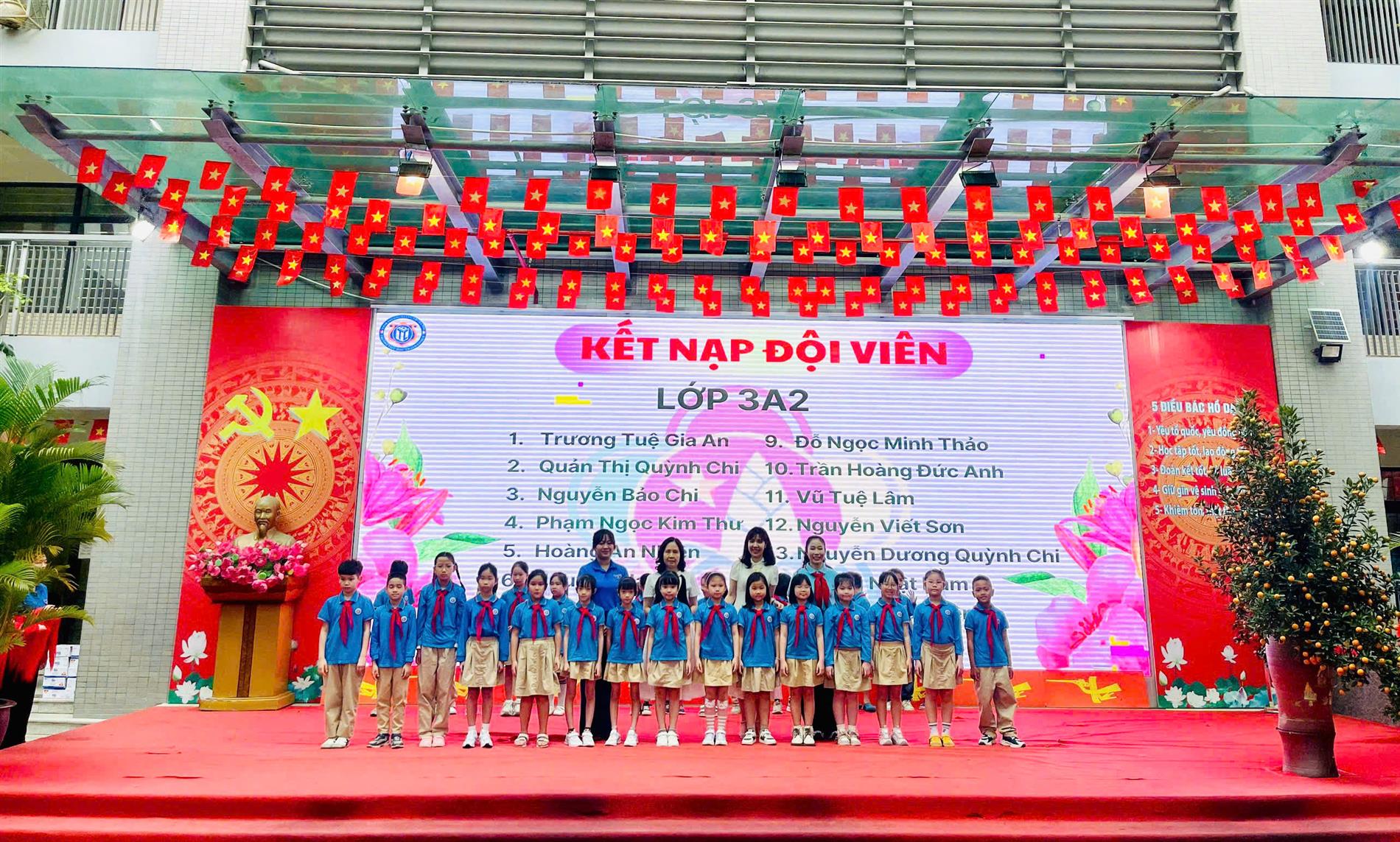 Trang trọng lễ kết nạp Đội viên mới cho học sinh khối 3 Trường Tiểu học Thành Công B